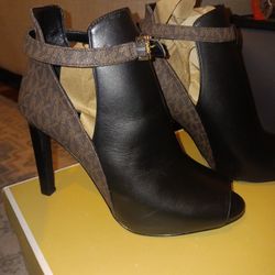 *NEW* MKORS  LAWSON Leather BOOTS