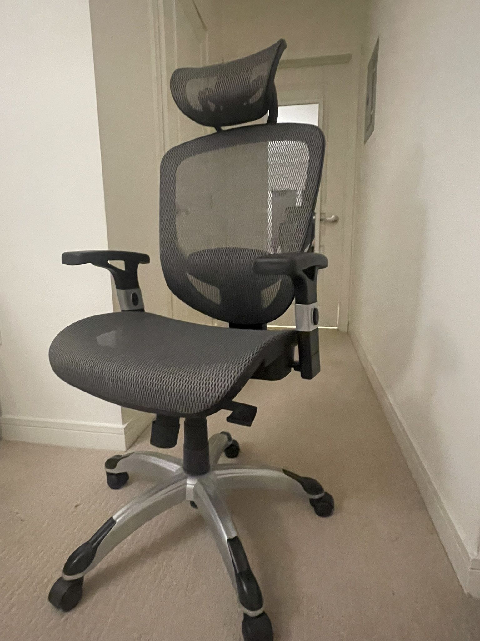 STAPLES Hyken Ergonomic Office Chair (Like New) - STEEP Discount