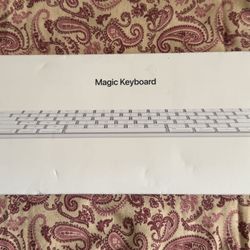 Apple Magic Wireless Rechargeable Color White ( Model: A1644 EMC:2815 NEW