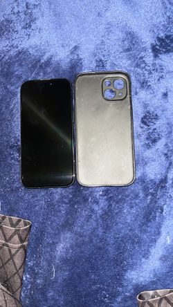 iPhone 15 color blk w/case