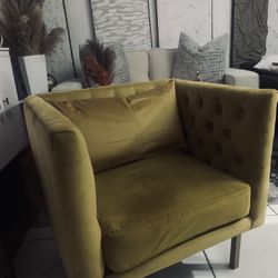 Gold Velvet Tufted Accent Chair 