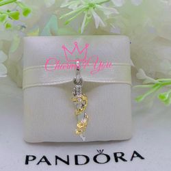 Adorable Charm de plata 925 para pulsera Pandora Momentos.