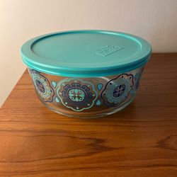 Pyrex Glass Blue Flower Medallions Pattern Storage Bowl 7203 7-cup w/ Lid vintage food storage RARE