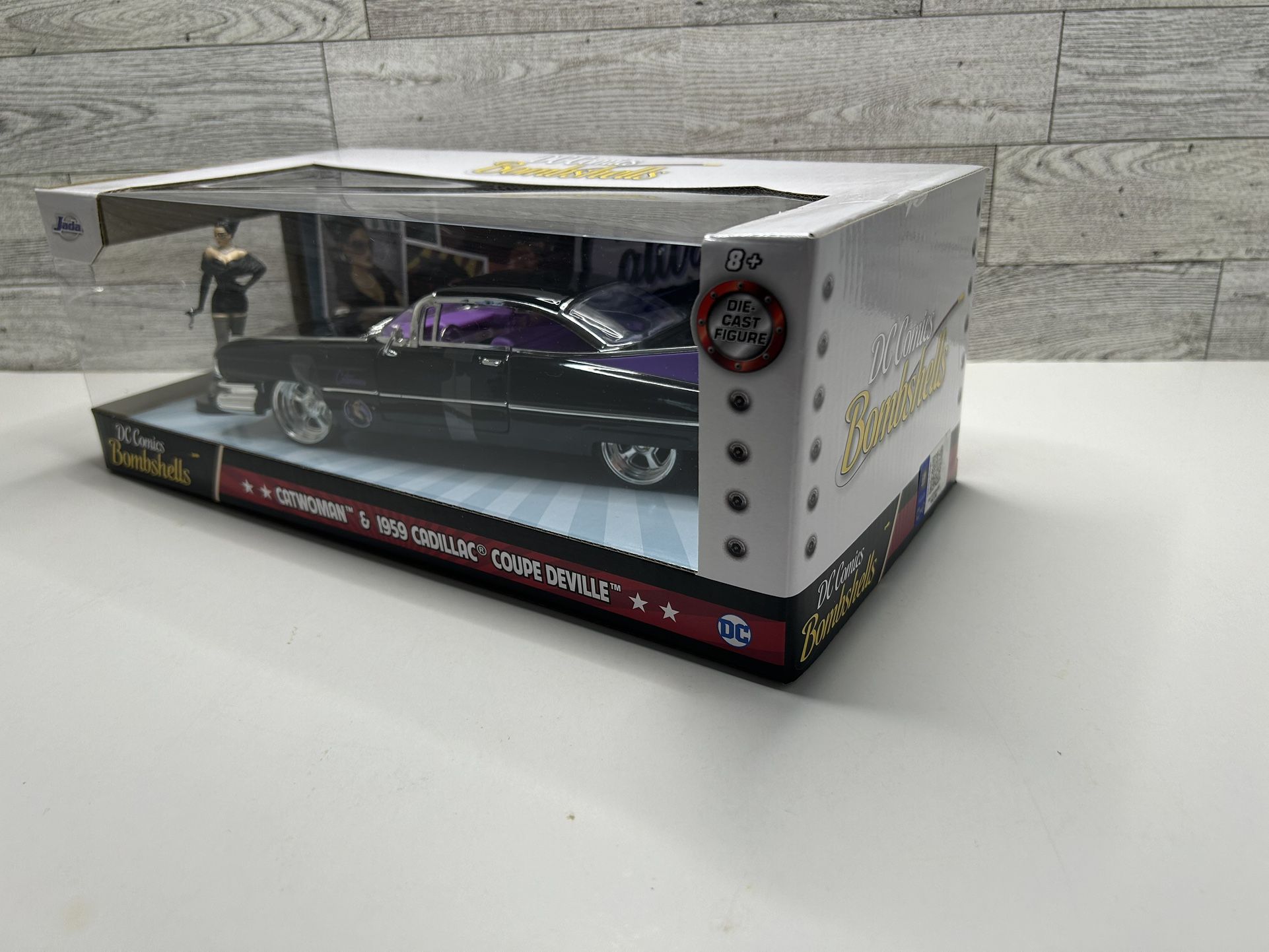 Jada DC Comics Bombshells Catwoman & 1959 Cadillac Die-cast auto, schaal 1:24 voertuig en 2,75 inch verzamelbeeldje 100% metaal