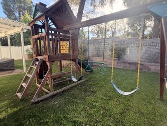 Kidkraft Swingset With Picnic Table