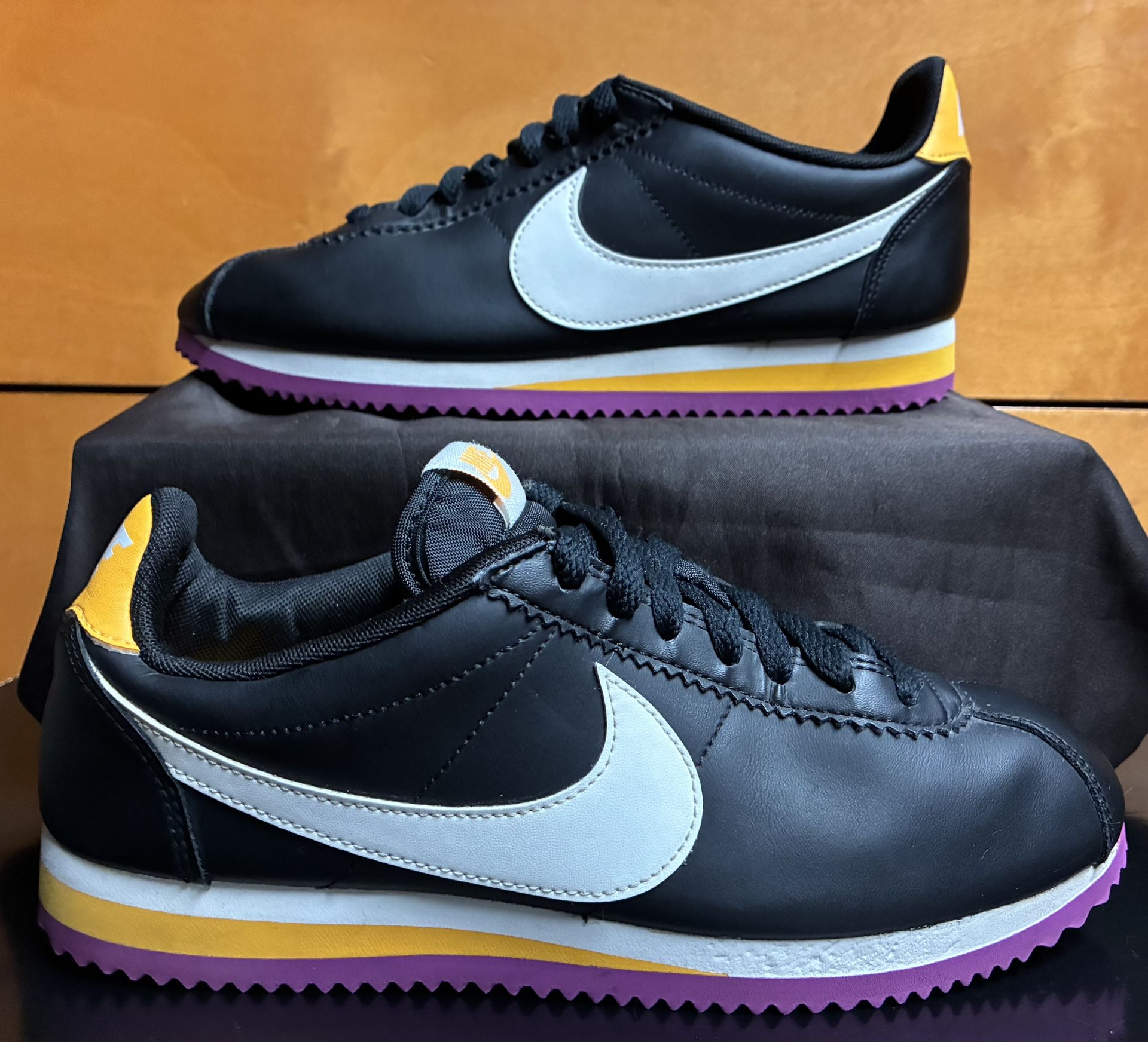 Nike Classic Cortez LA Lakers Size 8 Womens Black Laser Orange Vivid Purple 2020