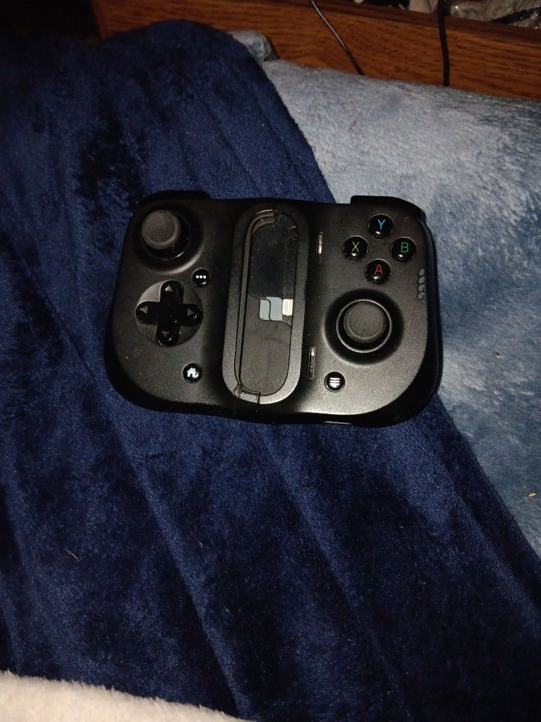 Razer Kishi Mobile Game Controller/Gamepad for iPhone iOS: Works with most iPhones – X, 11, 12, 13,