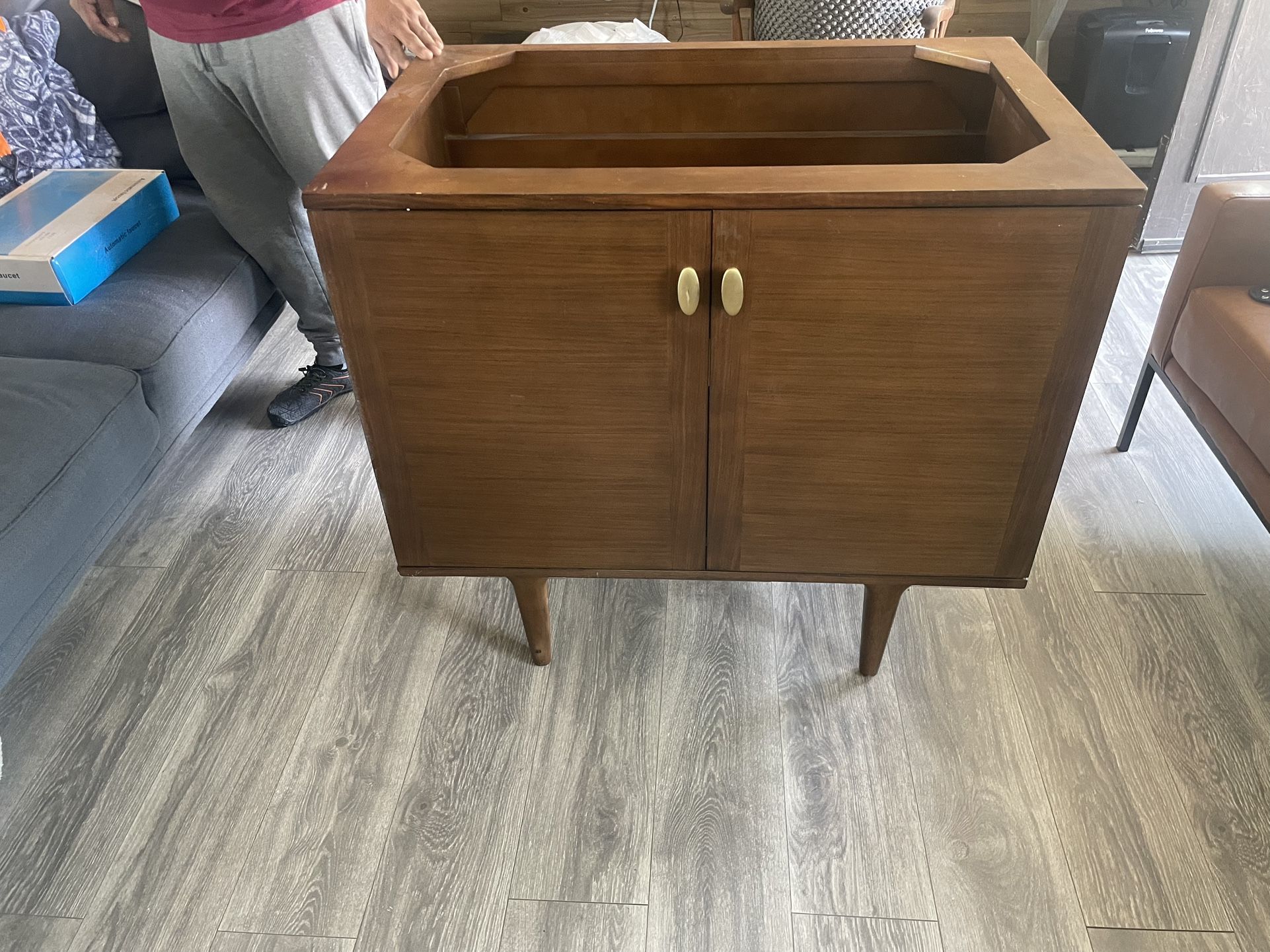 AMBERLY 36" SINGLE VANITY IN MID-CENTURY WALNUT