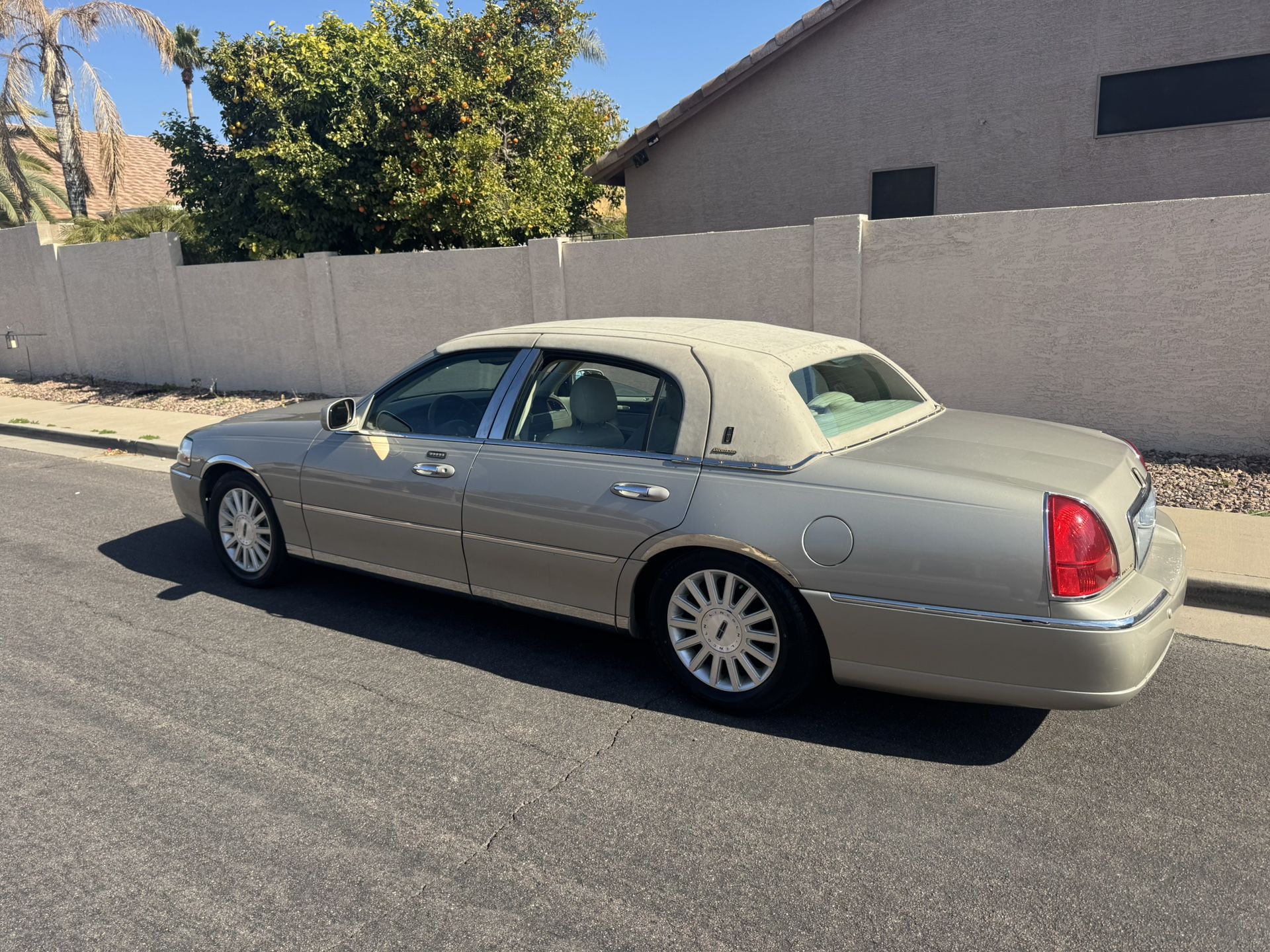 2004 Lincoln Town Car