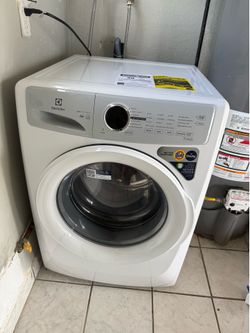 Electrolux washer ** brand new** need it gone ASAP.