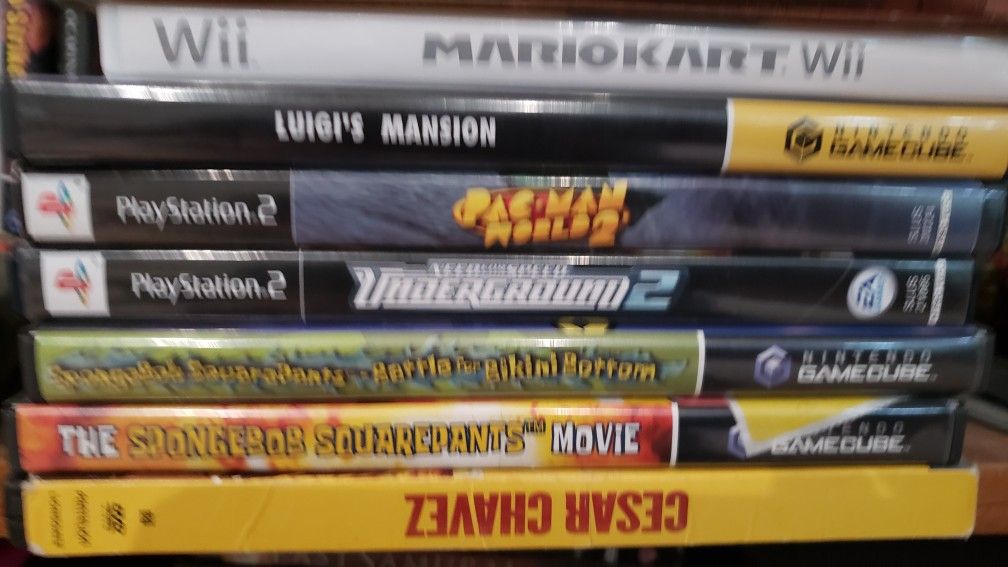 Game cube Luigi's mansion, spongebob , mariokart and a few other games