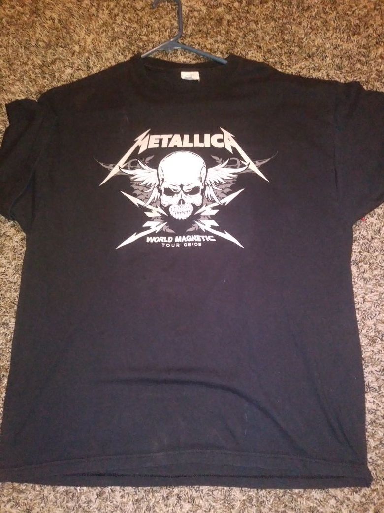 Metallica. Concert t shirt world magnetic tour 08/09 size XL worn twice