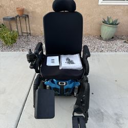 QUANTUM J4 POWER WHEEL CHAIR
