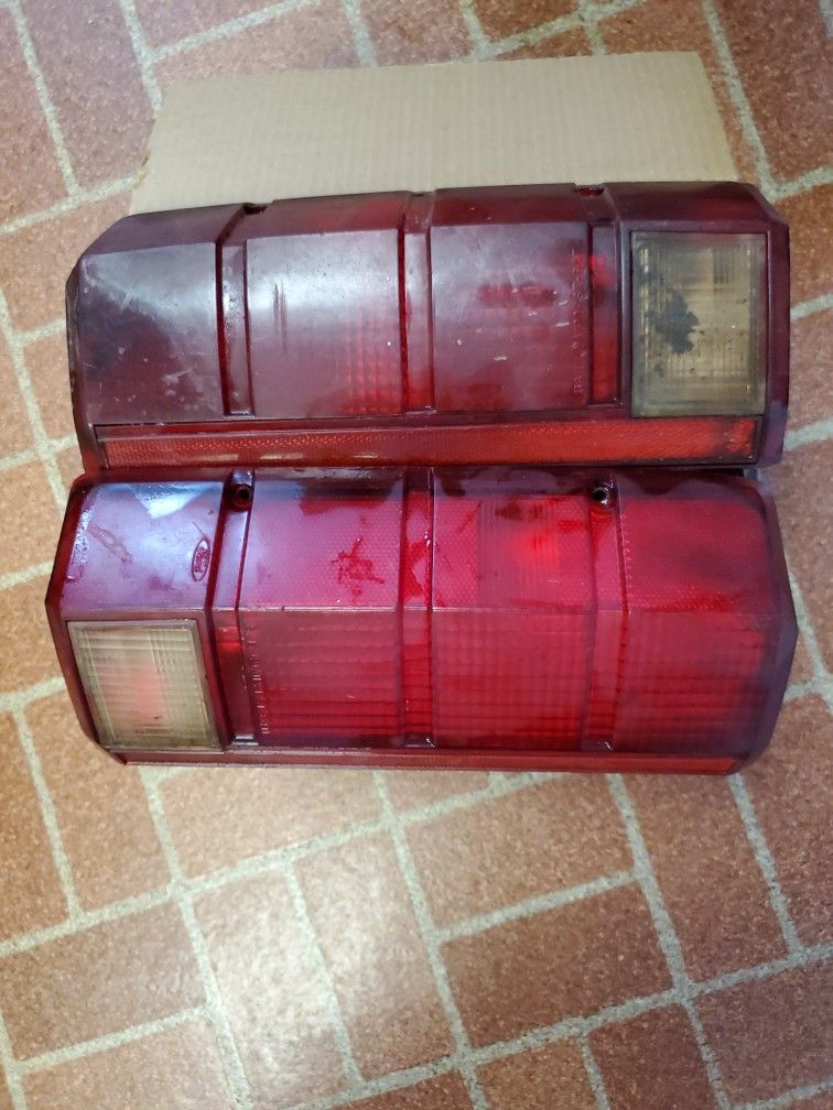 Tail Light Assembly Set For 1980-86 Ford Bronco, F150, F250. F350