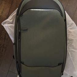 NOMATIC 32L TRAVEL BACKPACK - BRAND NEW