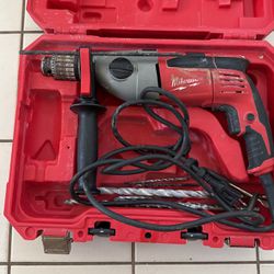 Milwaukee Hammer Drill With Chuck And Bits