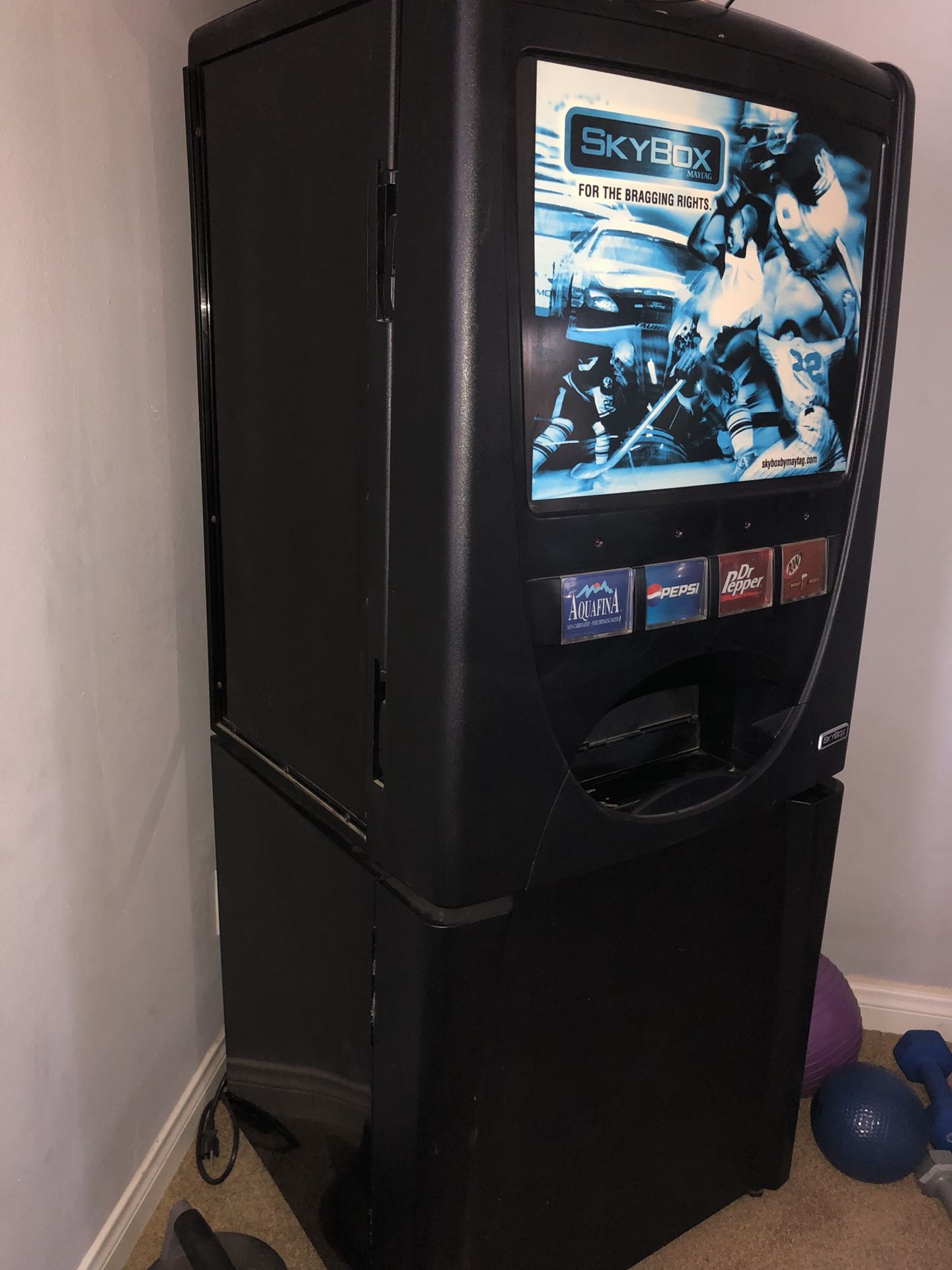 MAYTAG SKYBOX SODA VENDING MACHINE for Sale in Rancho Cucamonga, CA