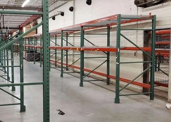 Pallet racks in good condition and price with delivery 🚚🔥‼️