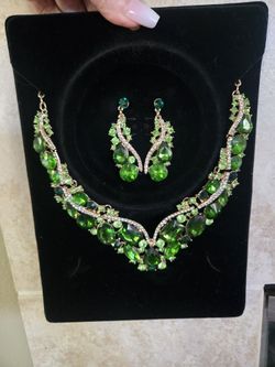 Shades Of Green Necklace Set