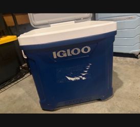 Igloo MaxCold Rolling Cooler