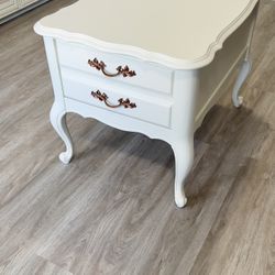 Nightstand/Side Table/End Table