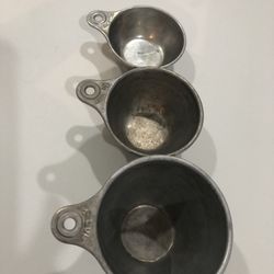 Antique /Vintge Aluminum Nesting Measuring Cups Set Of 3
