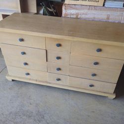 Dresser
