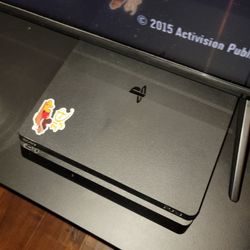 Ps4 With 2 Controls And 2 Games