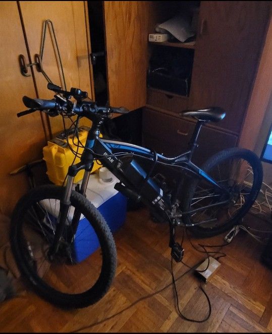 MAGNUM PEAK E BIKE LONG RANGE 30MPH MUST SELL ASAP for Sale in