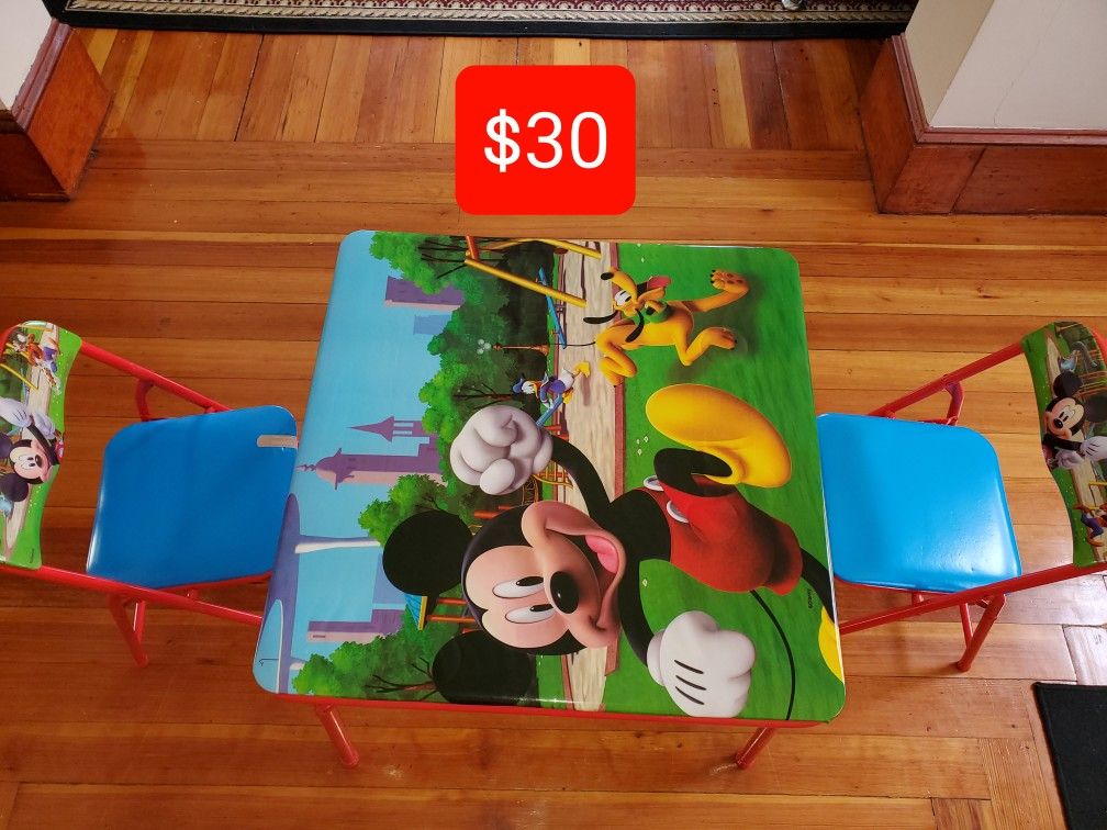 Kids Table with 2 chairs