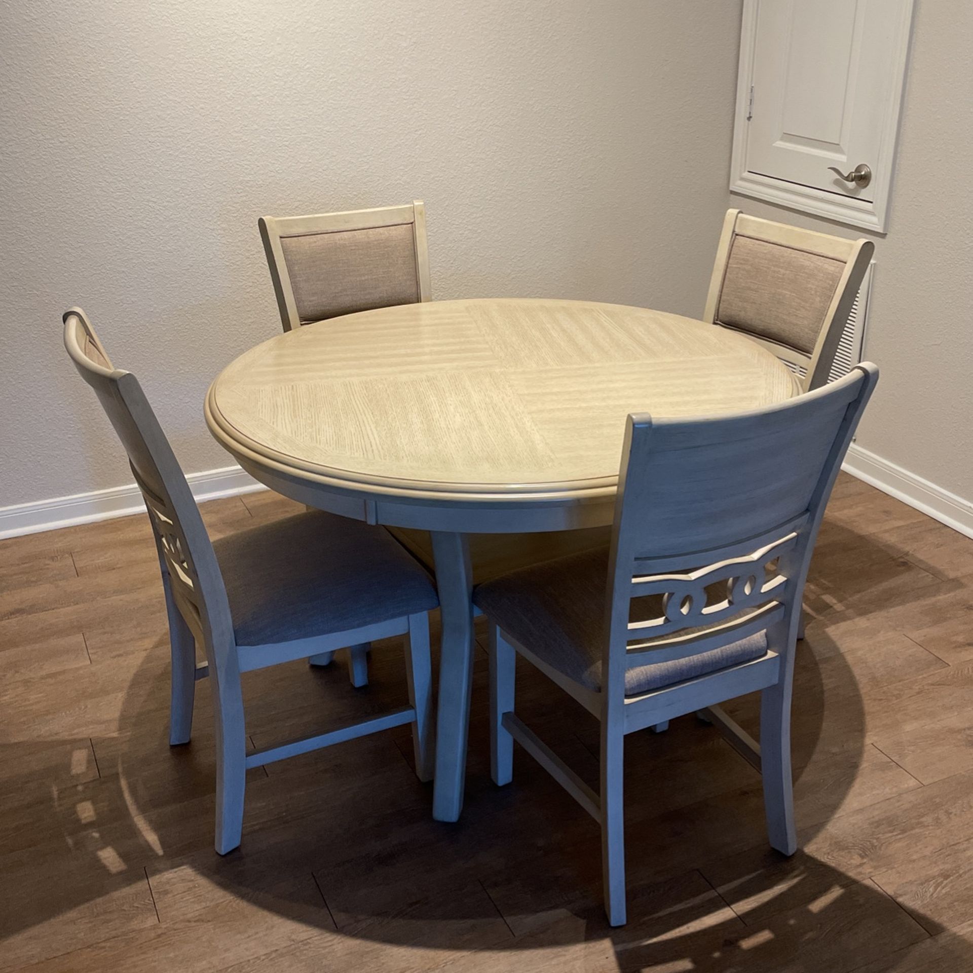 Brookgate Bisque 5 Pc Round Dinning Set
