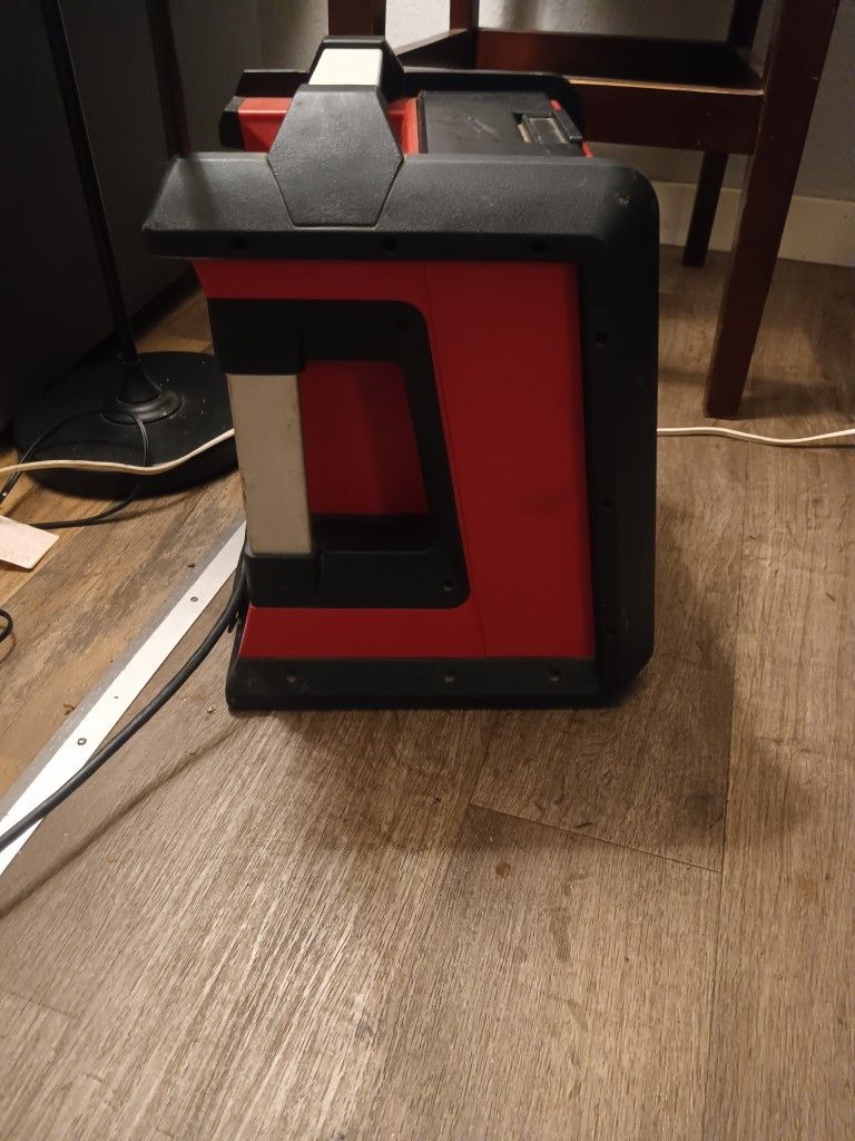 Milwaukee M18 18 V Worksite Radio and Charger