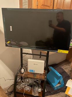 40 in Insignia TV with stand
