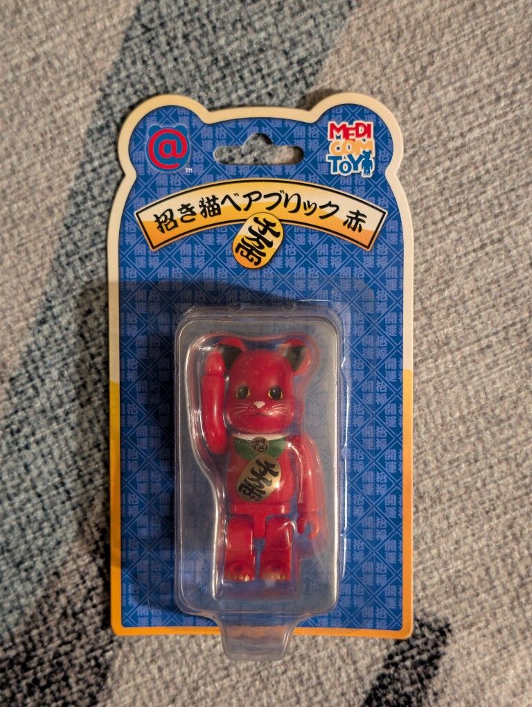 BE@RBRICK 100%  Sky Tree Lucky Cat Medicom Toy Maneki Neko Red