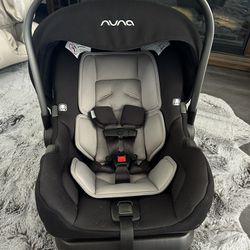 Nuna Pipa Car Seat And Base 