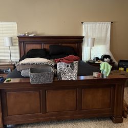 Bedroom Set; Cali King / MAKE OFFER :)