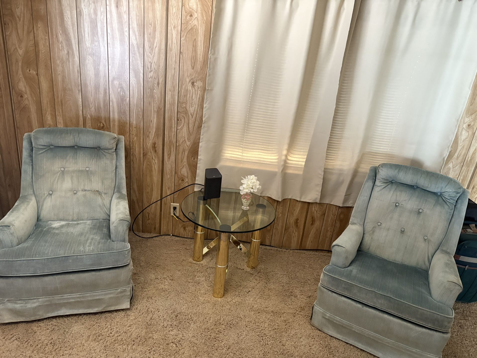 Free Rocking Chairs And Glass Table