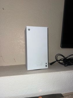 1 tb Xbox series x white with monitor and headset and controller