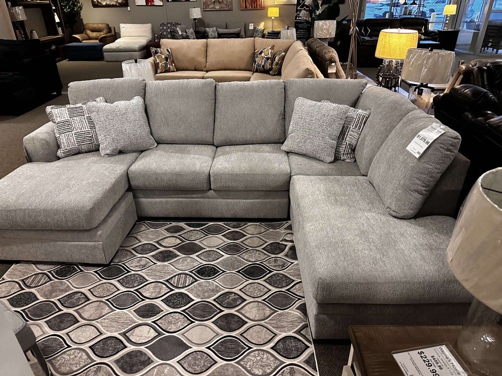 OM• $38 Initial • Brand New Gabyleigh Sectional