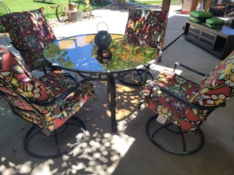 Patio Dining Set with 4 Chairs