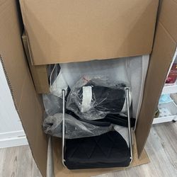 Brand New ! Black/White Gaming Chair