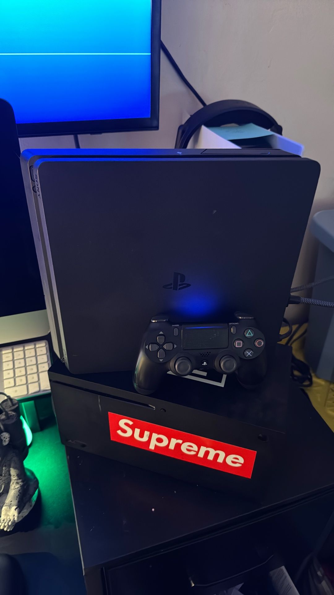 1Tb PS4 Slim W Controller