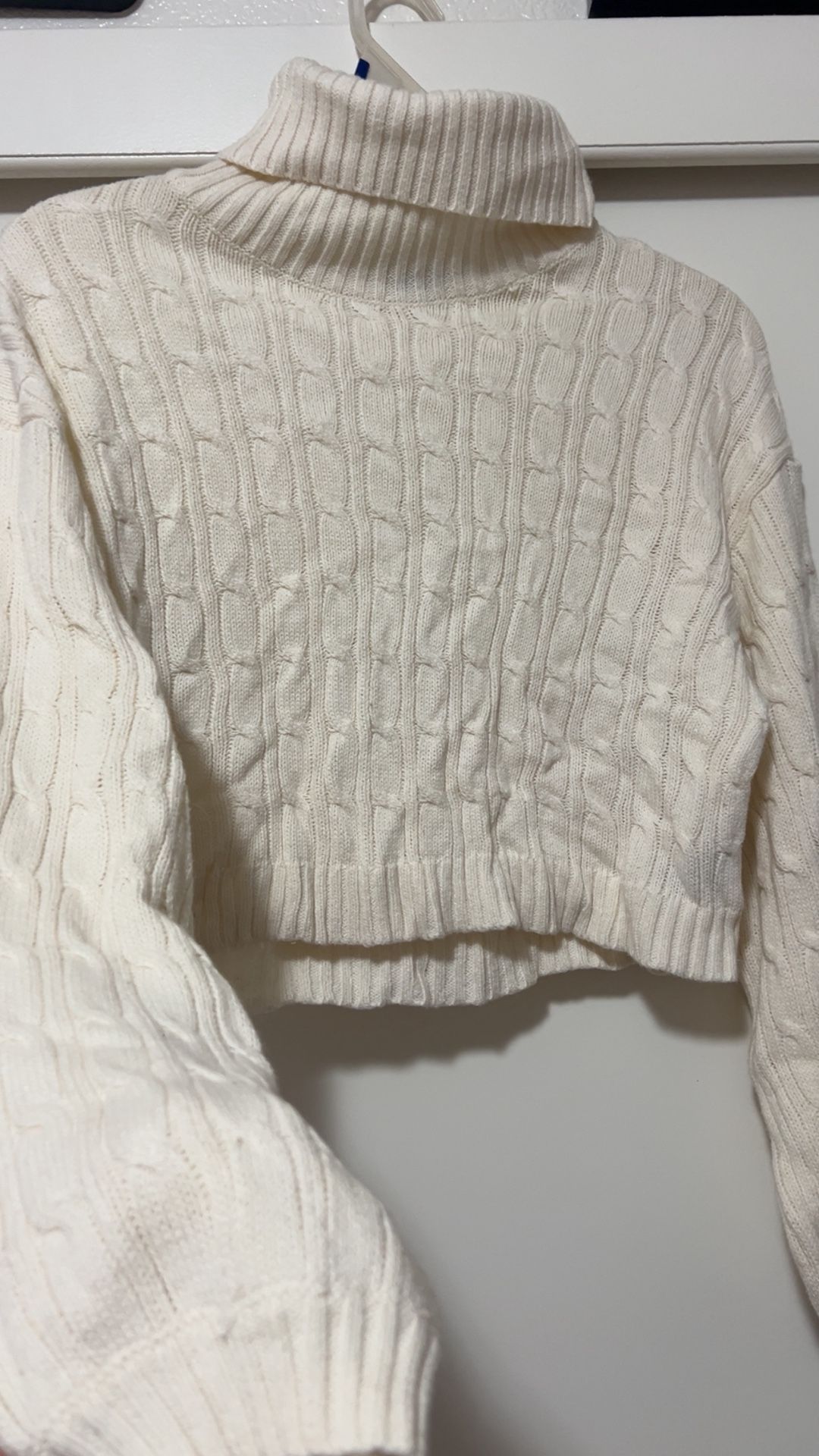 Knit Crop Top Sweater 🤍