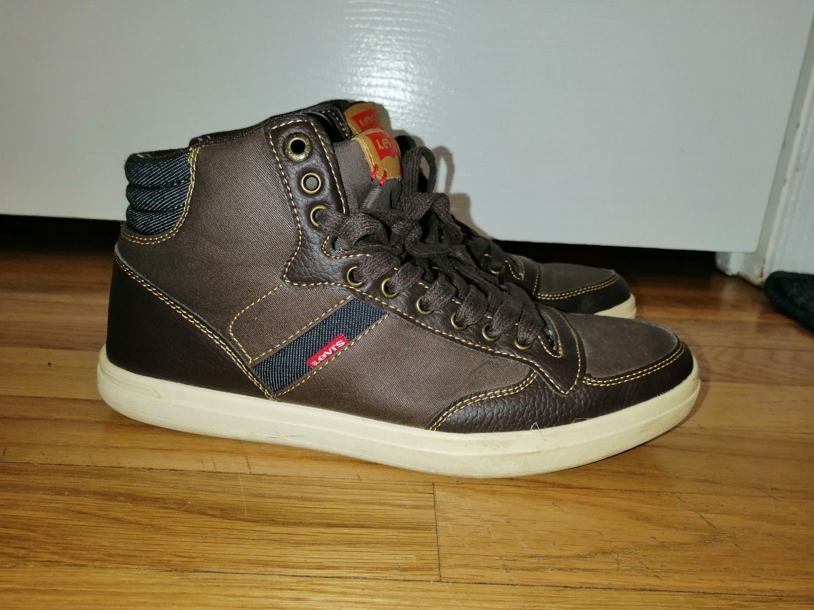 Levis sneaker boots size 9
