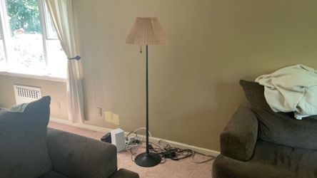 Lamp and standing lamp