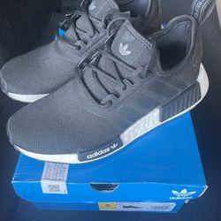 NEW! ADIDAS NMD_R1 BLACK