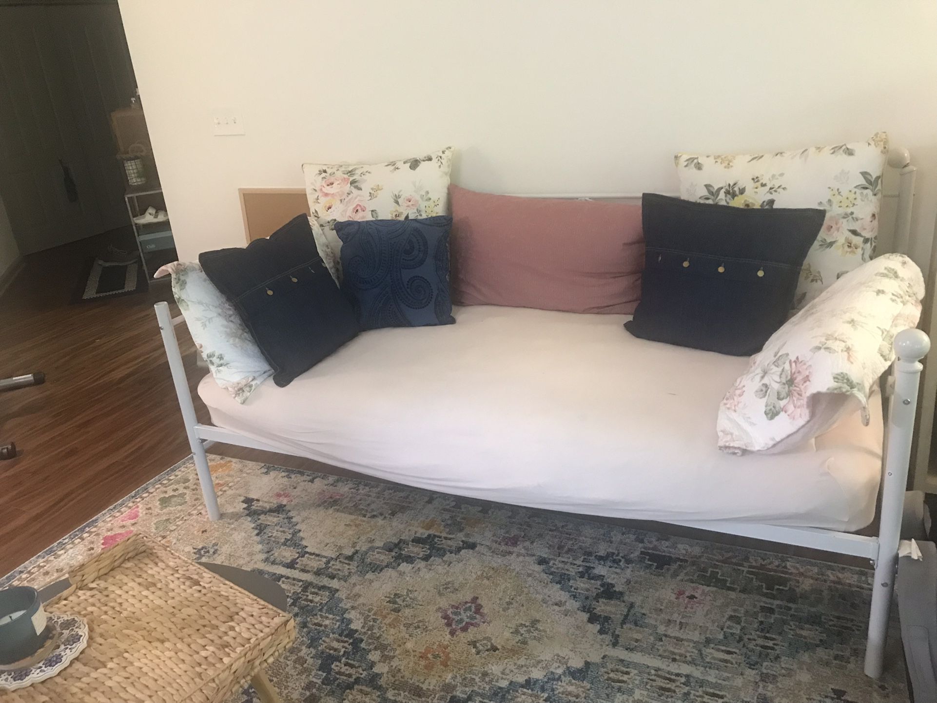 Twin Day Bed With twin Serta mattress