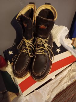 Thorogood  - Men's 8" Steel Toe Insulated Work Boots - Size 9 EE