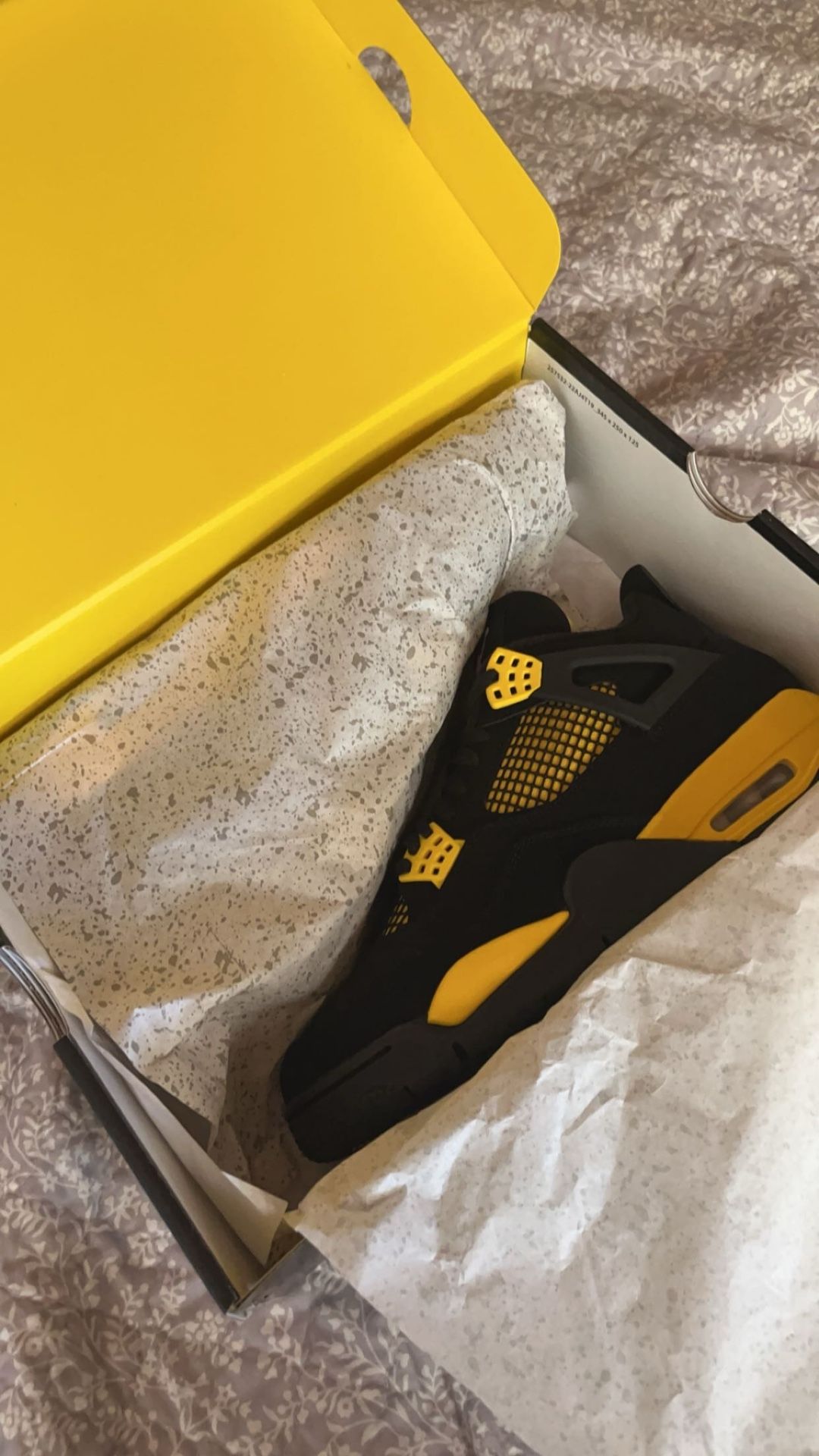 Jordan 4 Retro Thunder (Black & Yellow)