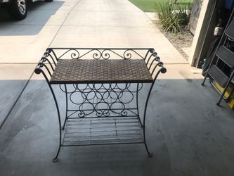 Metal Wine Rack Stand with Wicker top